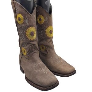 La Sierra Women’s Leather Sunflower Embroidered Western Heeled Boots - Size 6.5
